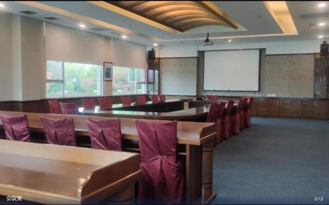 Gingko Lake Resort Hotel Villa