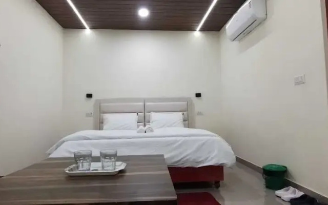 Sunrise Homestay Agra-Rooftop View Taj Mahal