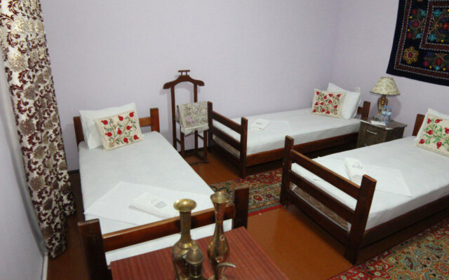 Al Mansur Guesthouse