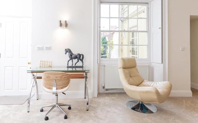 16 Lansdown -By Luxury Apartments