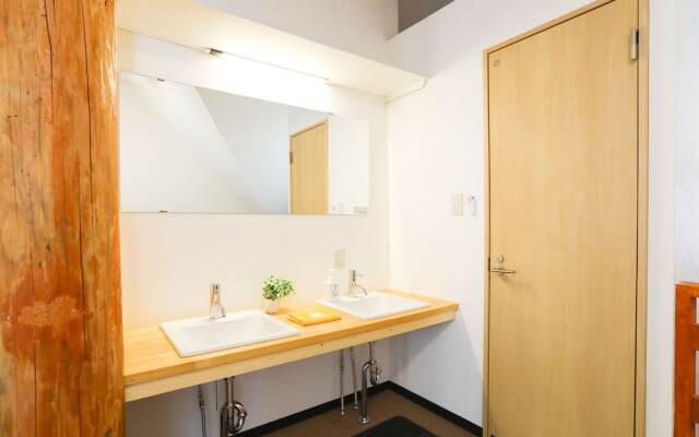UCHI North Log Cabin