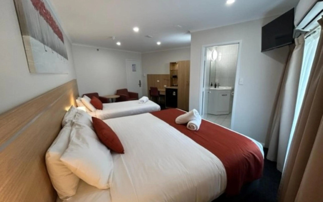 Adelaide Royal Coach – Guest Rooms – Adelaide