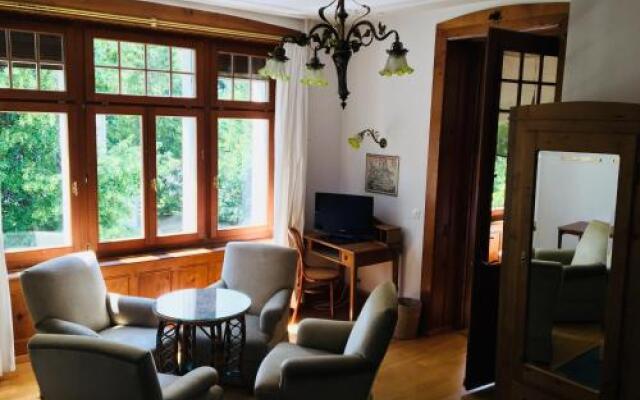 Stilvolle 3-Zimmer Wohnung in Jugendstilvilla