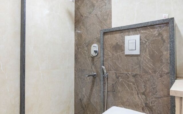 OYO 4428 Central Platinum Suites