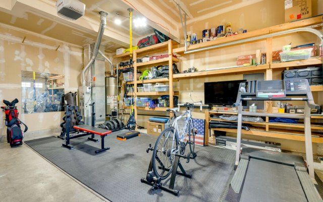 Bothell Retreat: Home Gym, Fireplace & More!