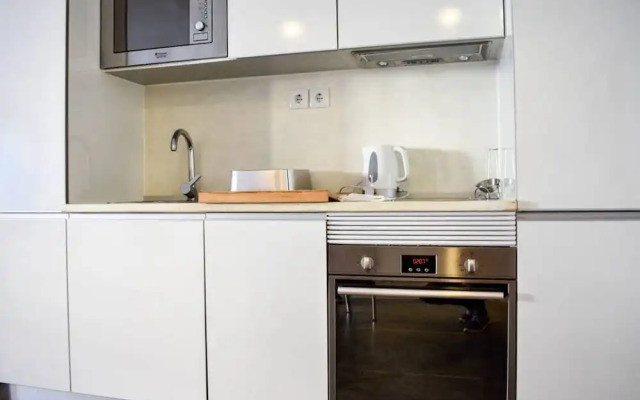 Modern Bright Open Plan Living in Trendy Lisbon