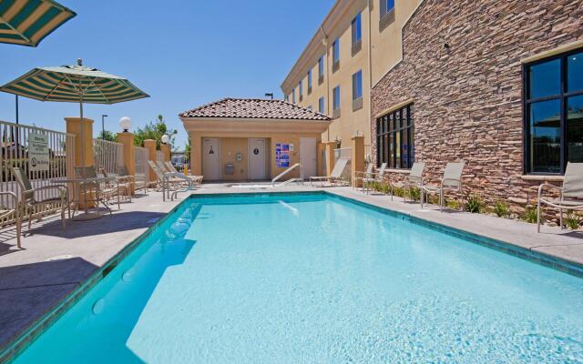 Holiday Inn Express & Suites Clovis-Fresno Area by IHG