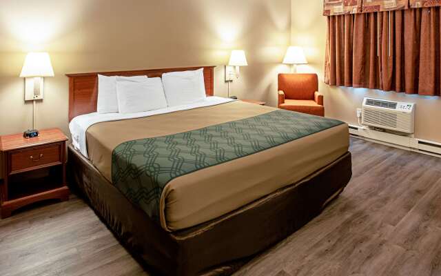 Econo Lodge on the Bay