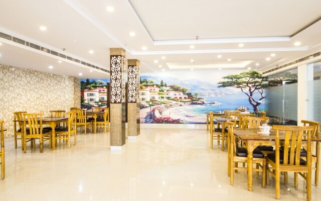 FabHotel Landmark Awadh