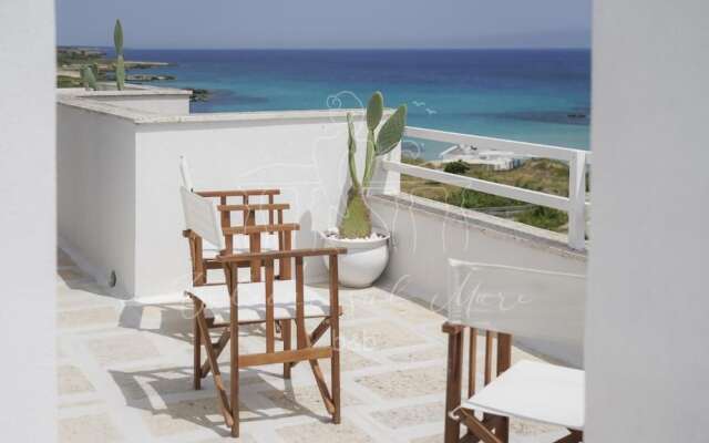 Room in B&B - B&B Balconi Sul Mare Suite With Hydromassage "faro Bianco"