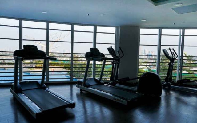Pool View Studio at West Vista Apartment By Travelio – Sports – Jakarta