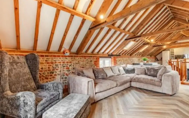 Host Stay Rogues Barn
