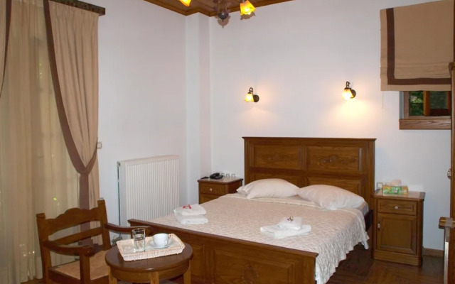 Heliodora Deluxe Triple Room 3