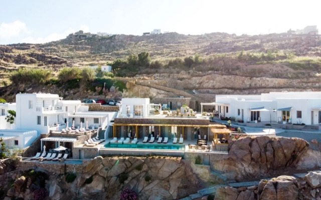 Super Paradise Hotel