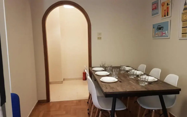 Begonia-Athens Center, 6 BD, 2,5 BATH