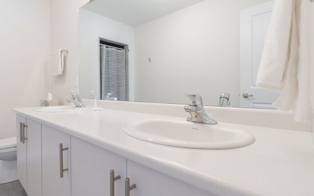 Superb Brand New Spacious Town Home