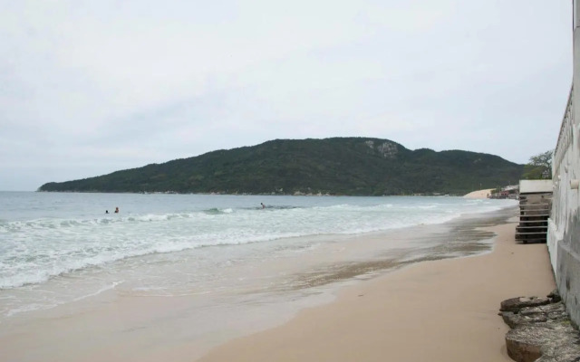 Ambiente Descolado 100m da praia e piscina