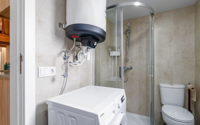 City Center Comfort Apartment B by Vacationy