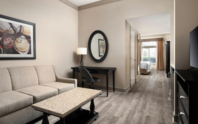 West Inn & Suites