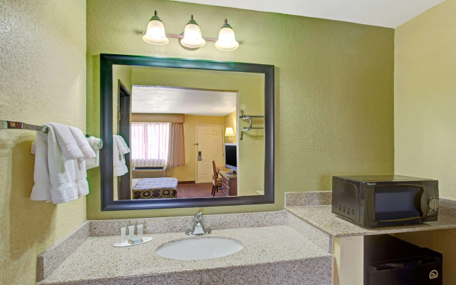 Travelodge by Wyndham Tucson AZ