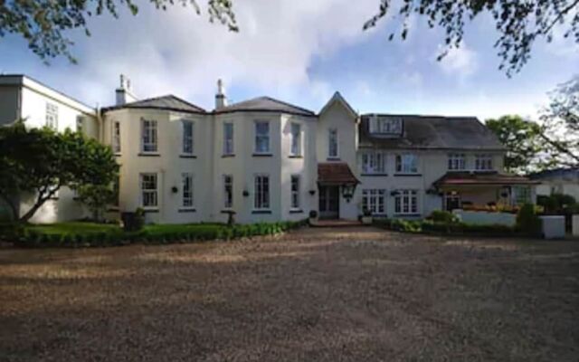Les Douvres Hotel