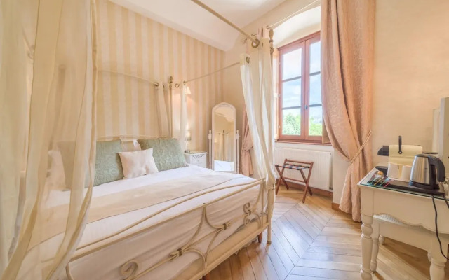 Chateau Chapeau Cornu