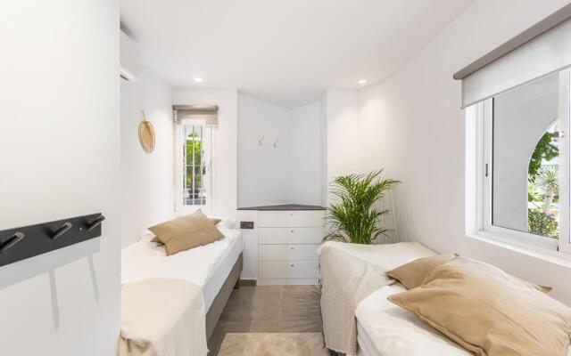 Azahara1 Beautiful apartment frontline golf