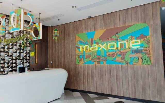 MaxOneHotels Premier Melawai