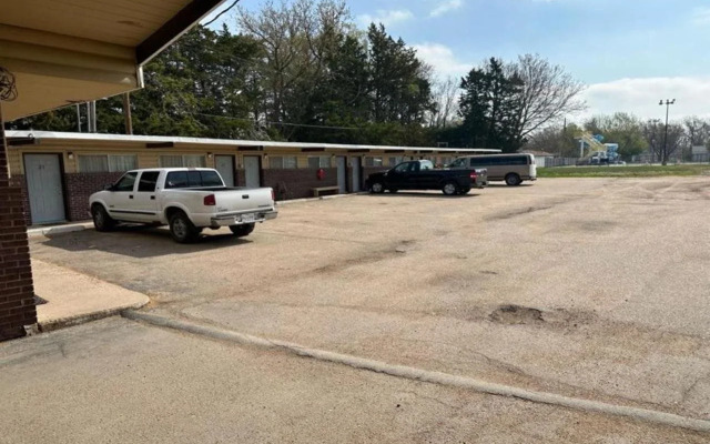 Love Hotels Western Holiday by OYO at Harlan Lake NE