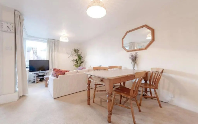 Spacious Two Double Bedroom Flat