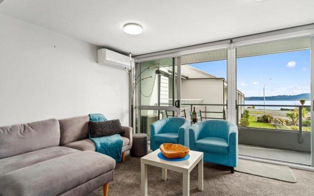 Lakeside Delight - Two Mile Bay Holiday Apartment