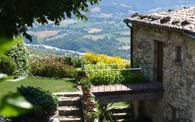 Petrella Guidi Lodge & Historical Hideaway