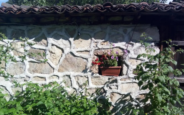 Villa Lyutovi Holiday Home