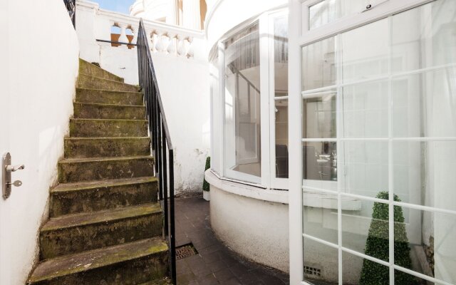 The Gloucester Terrace Nest - CB