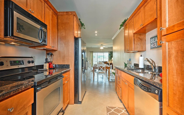 Oceanfront Galveston Condo: Balcony & Pool Access!