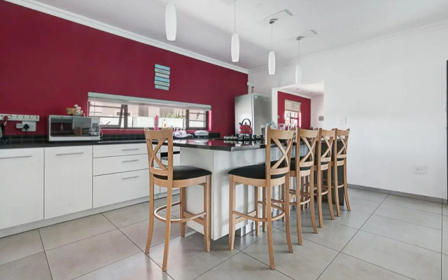 Spacious 4 bedroom hideout sanctuary with pool