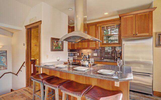 Mountain Ridge  2 Bedroom Townhouse by RedAwning