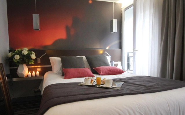 Hotel Lumières Montmartre Paris