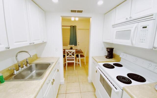 Bayview Regency Apartments By Lowkl