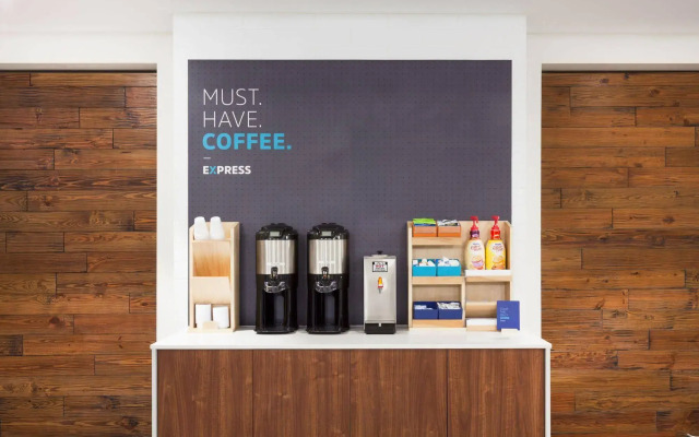 Holiday Inn Express & Suites Panama City Beach - Beachfront by IHG