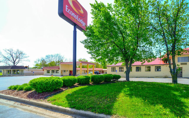 Econo Lodge Inn & Suites