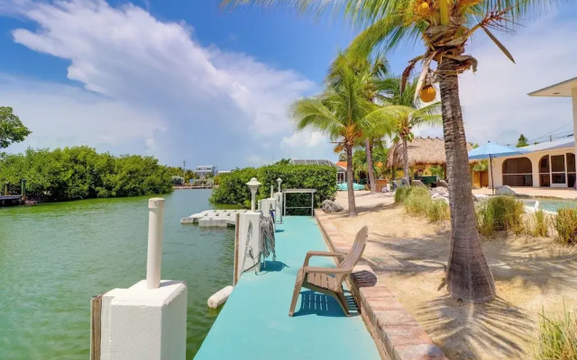 Walk to Beach: Waterfront Home in Marathon!