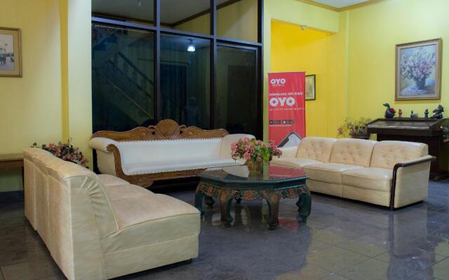OYO 392 Hotel Mawar Saron