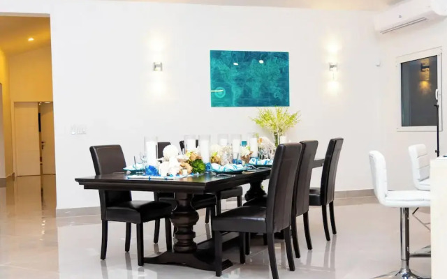 4-bed Villa, Pool, Parking