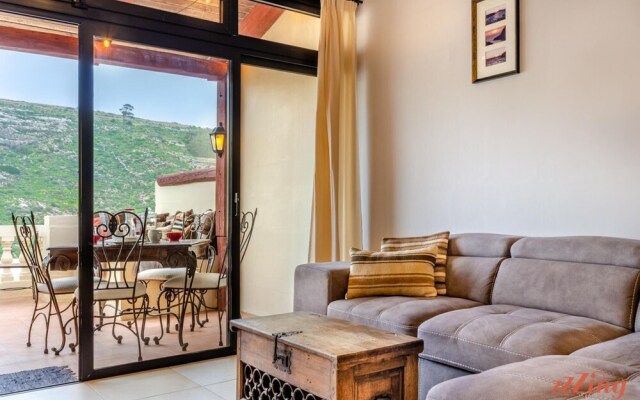 Sea and Cliff Views in a Modern Apt w Terrace