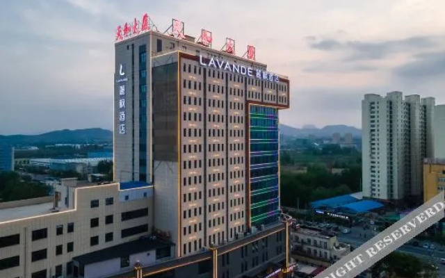 Tianhe Shangwu Hotel (Luquan Development Zone Tianhe Building)