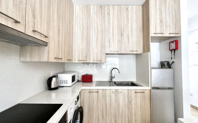 157 LIM - Stay Sunsea Studio
