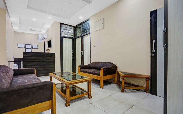 Collection O Shalimar Bagh Metro Station Formerly Devisa Residency