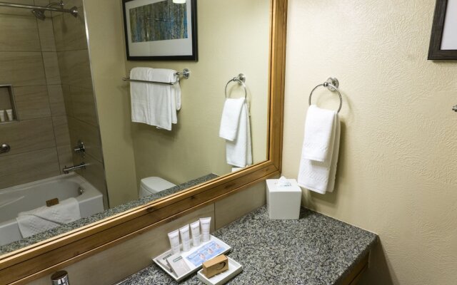 Grand Summit Hotel, a Ski in/out by RedAwning