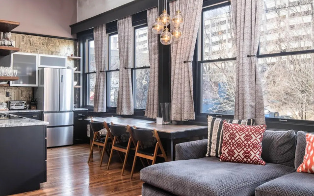 80 LEX 201 Exquisite Downtown Lodging